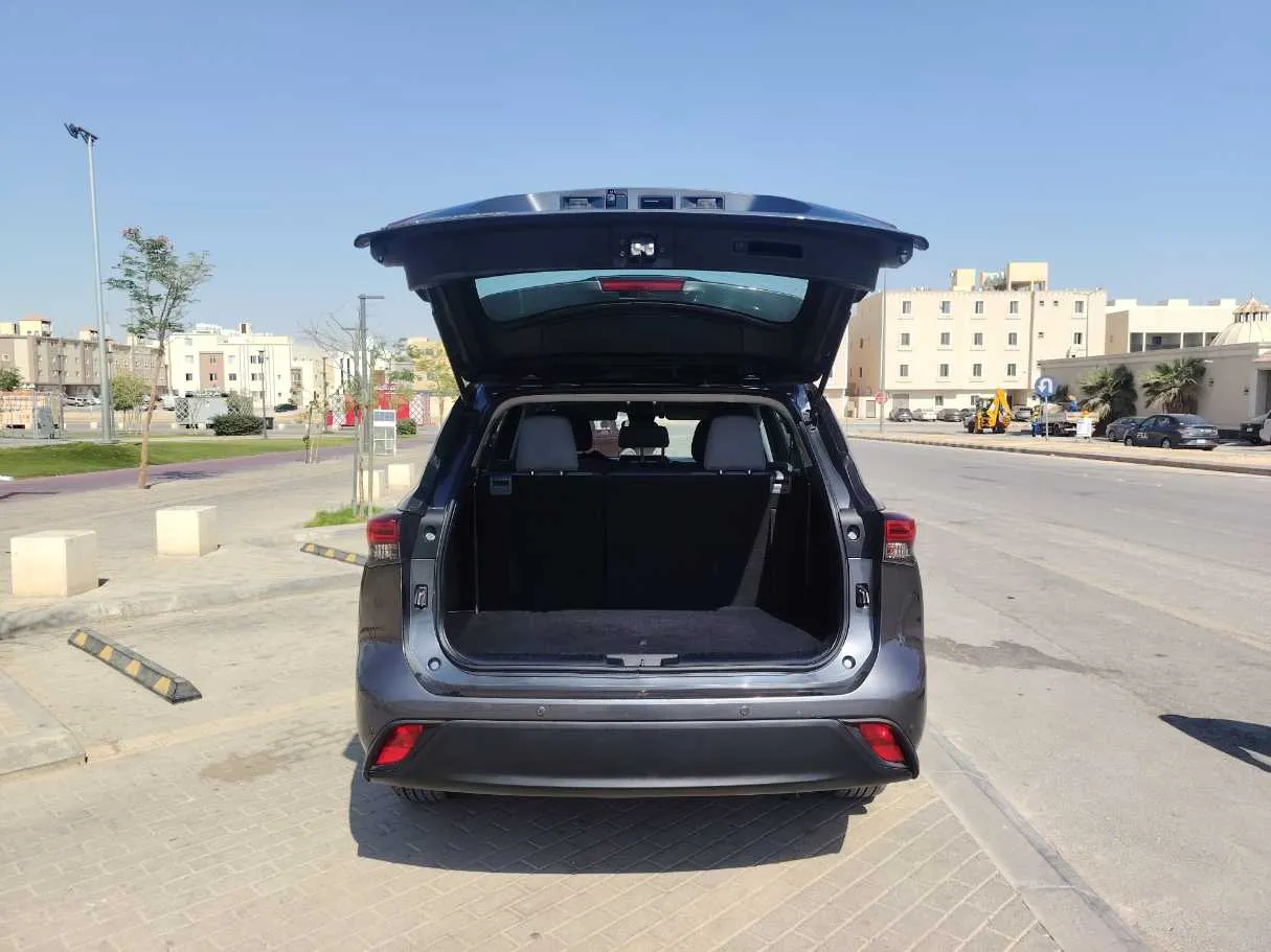 Car image 26