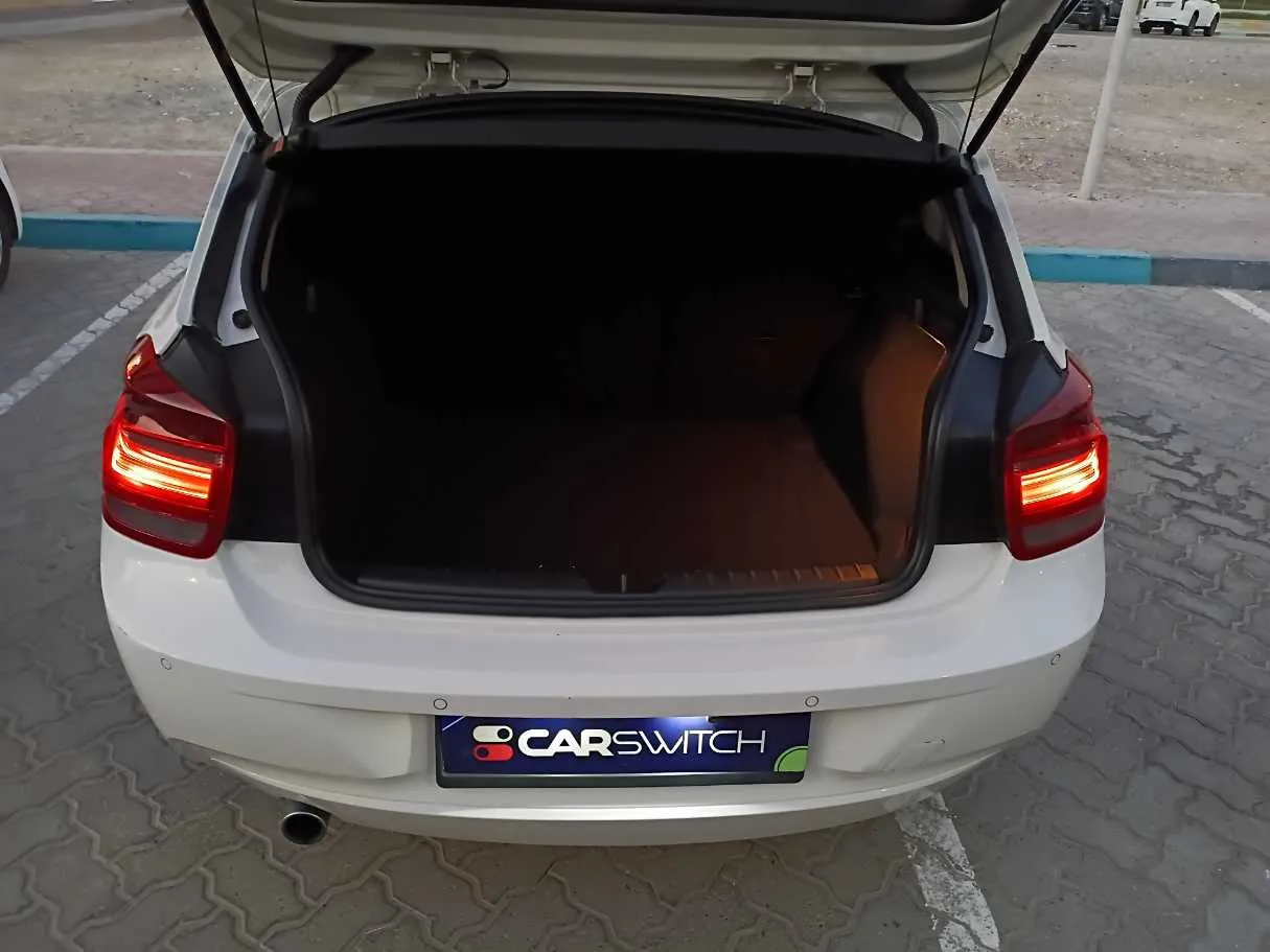 Car image 19