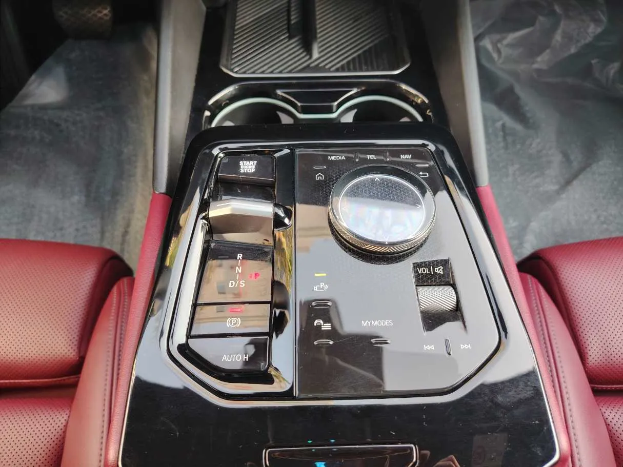 Car image 19