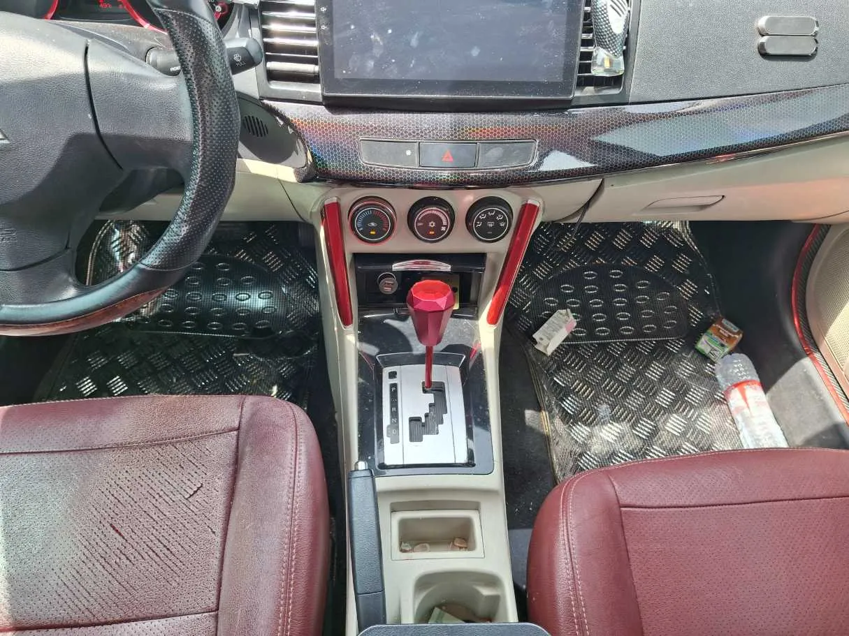 Car image 14