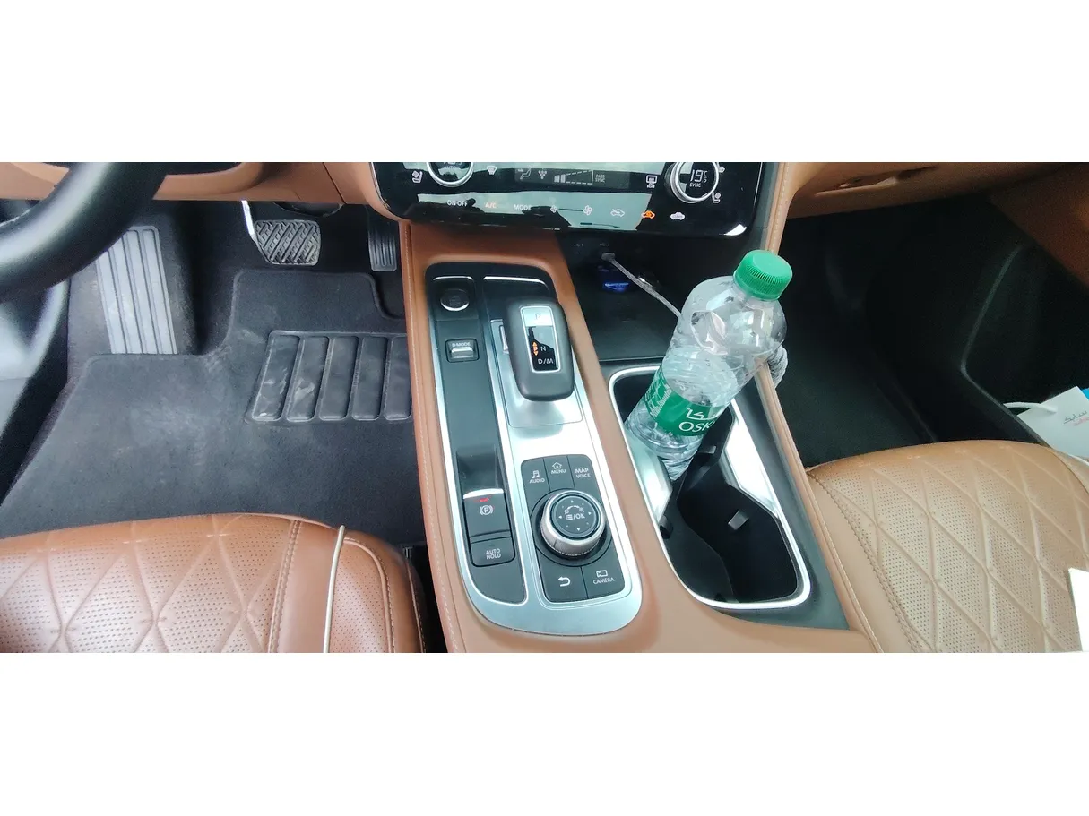 Car image 19