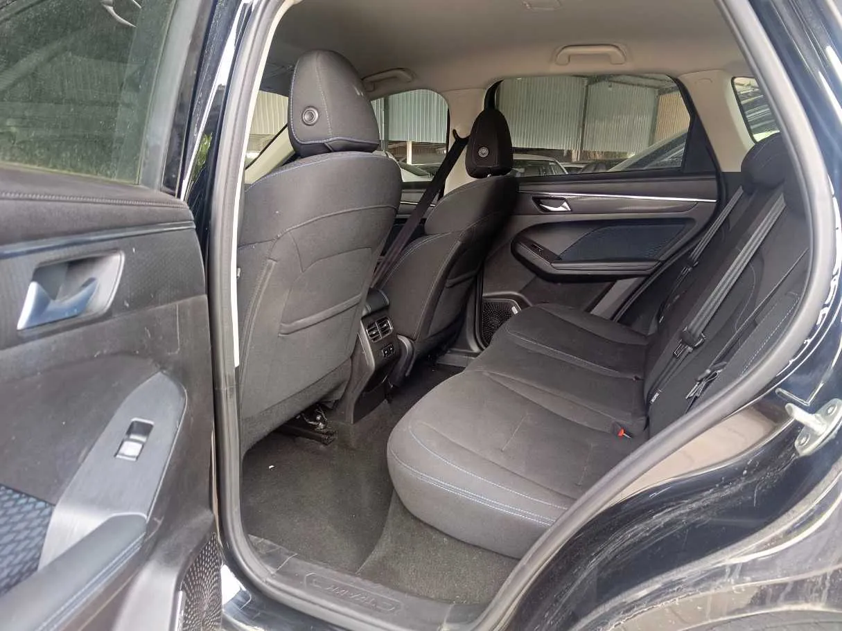 Car image 23