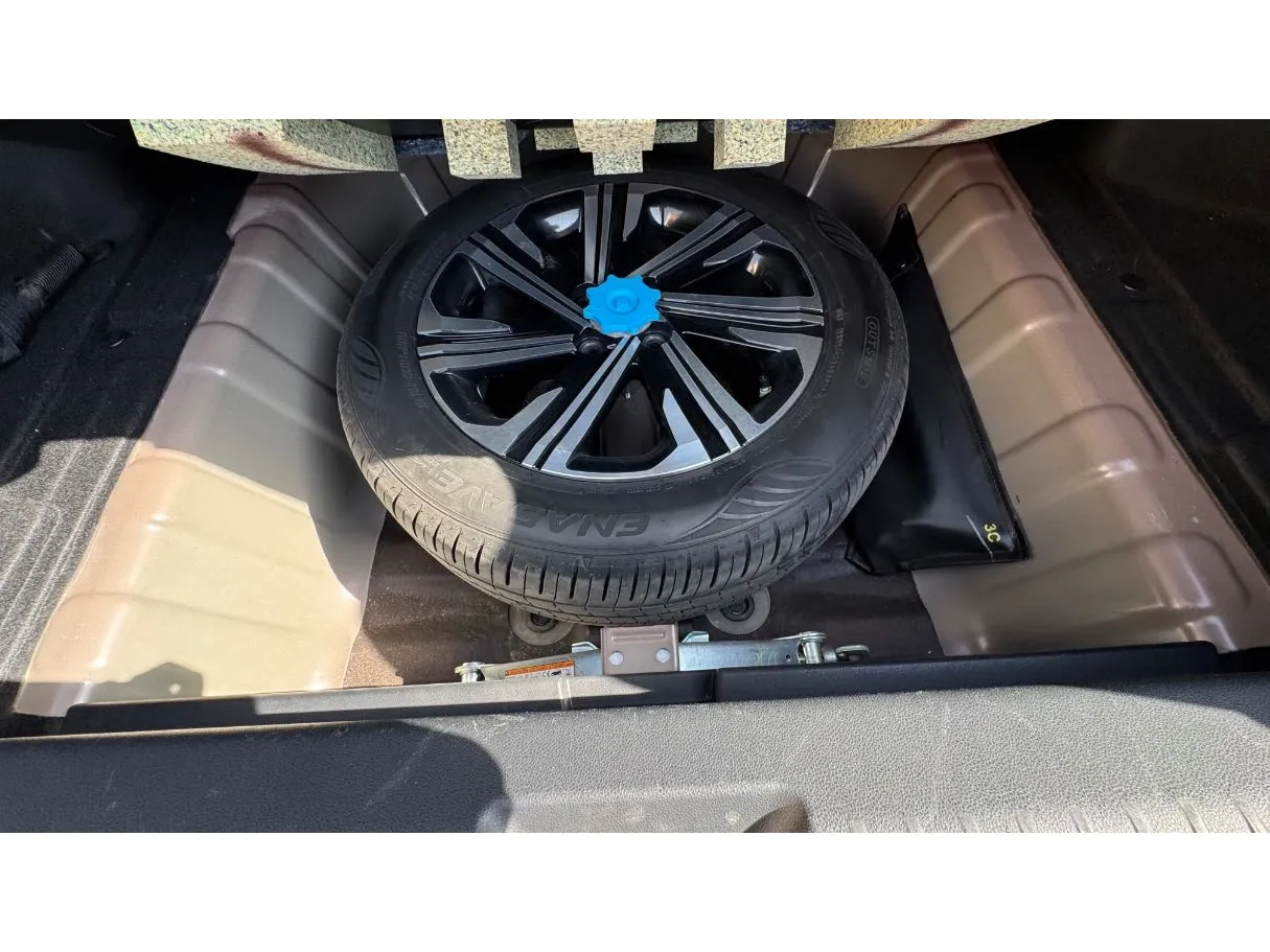 Car image 27