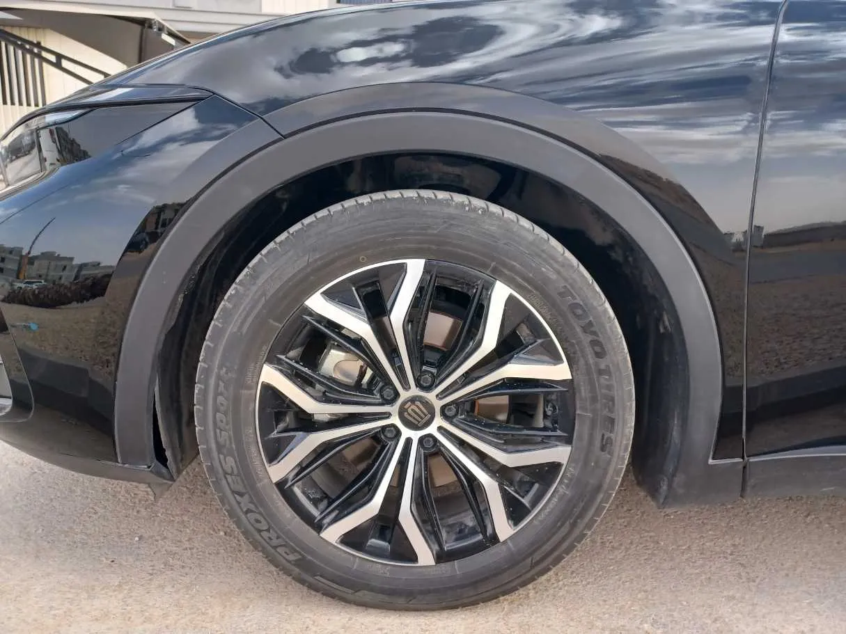 Car image 9