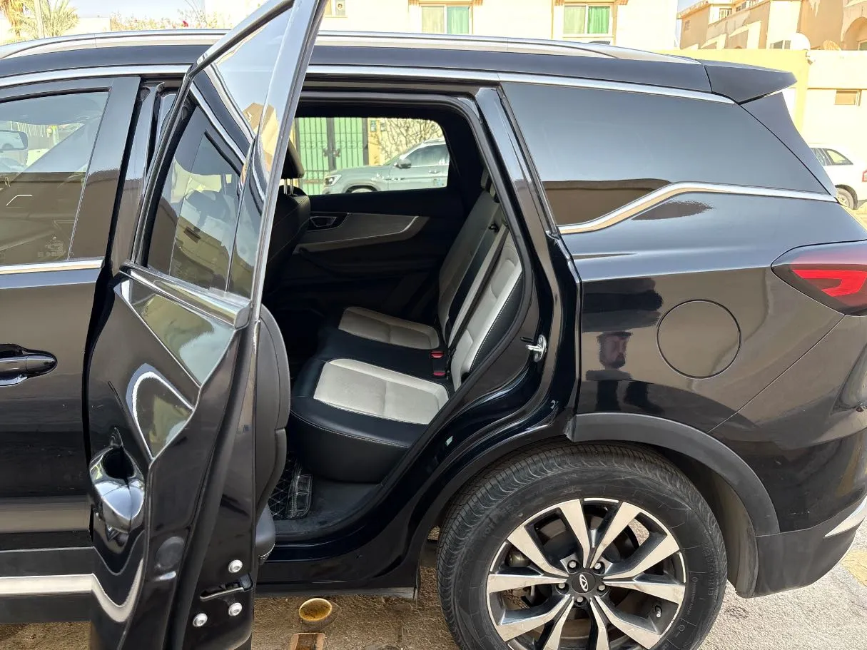 Car image 15