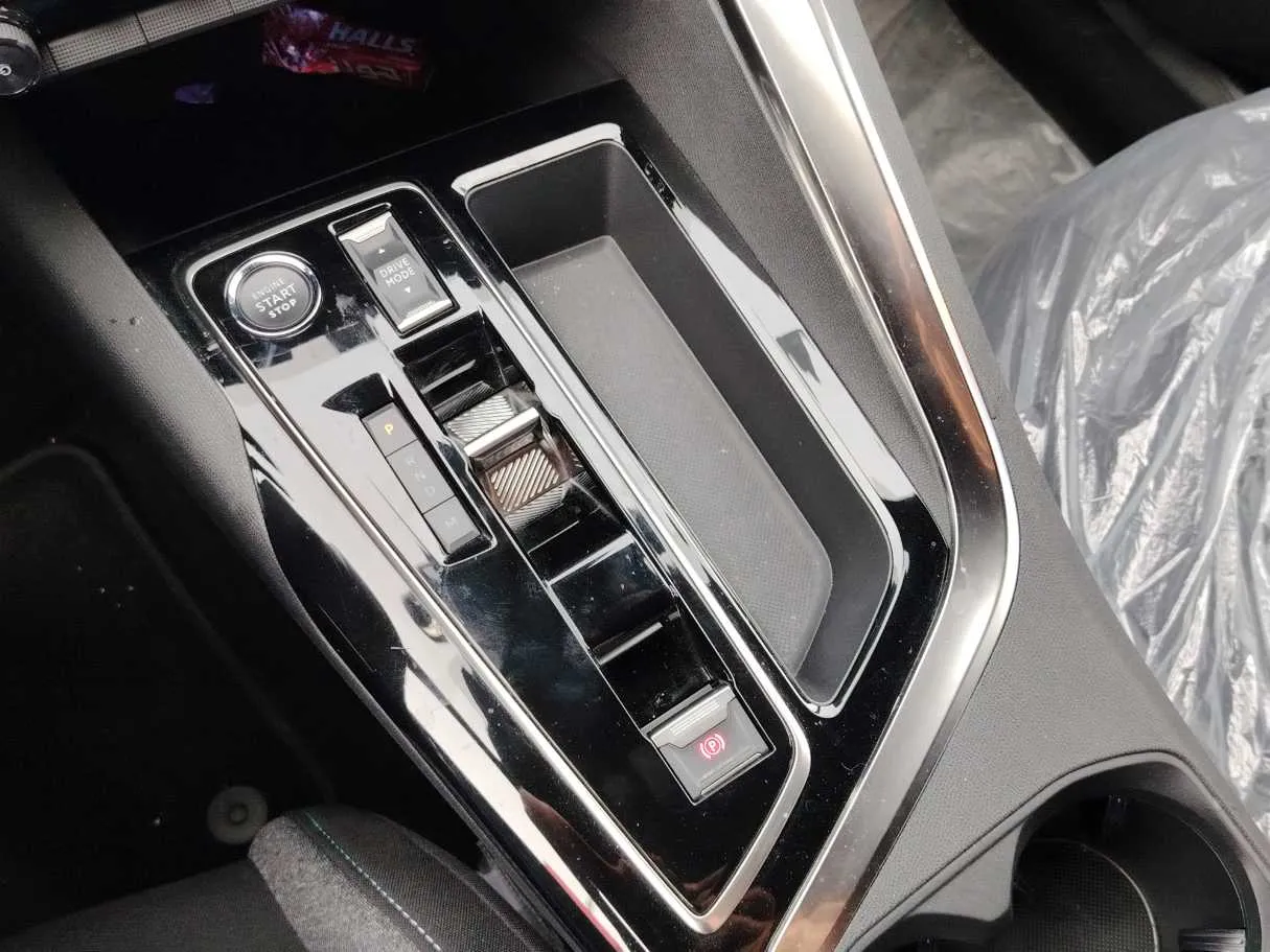 Car image 20