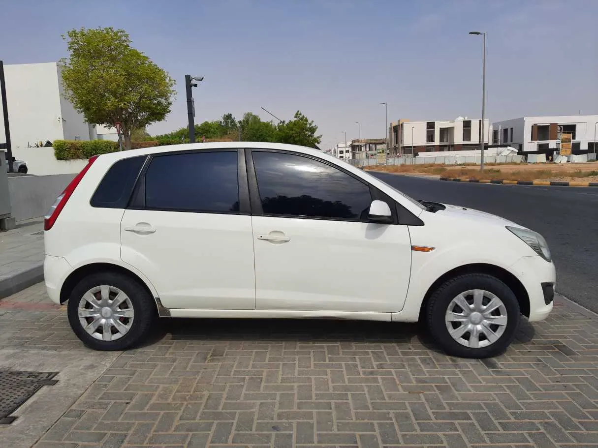 Car image 8