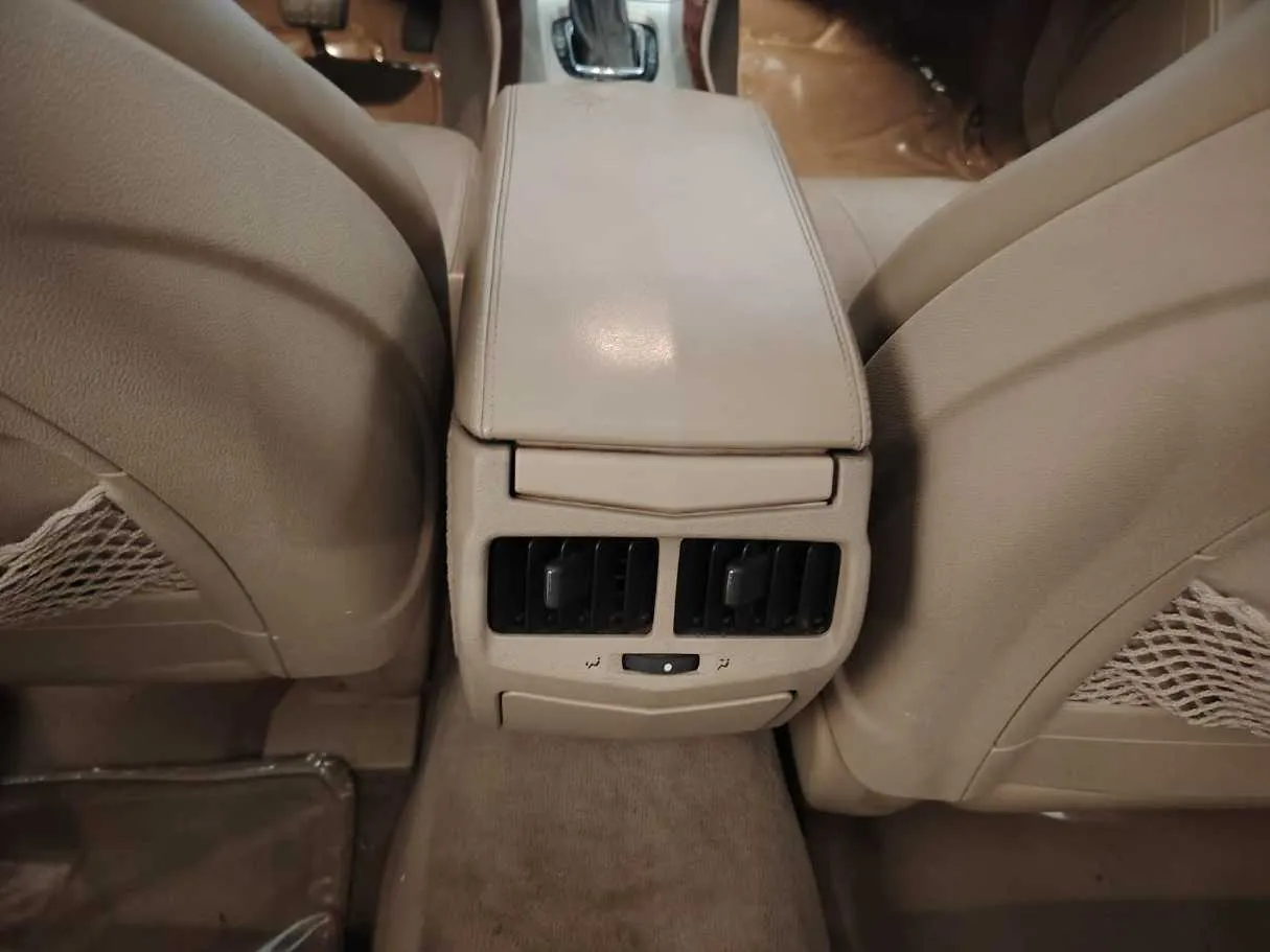 Car image 35