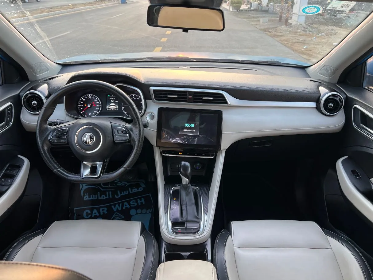 Car image 14