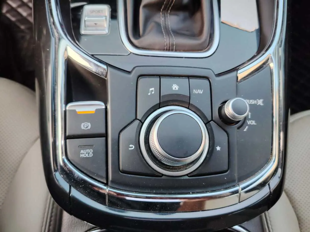 Car image 26