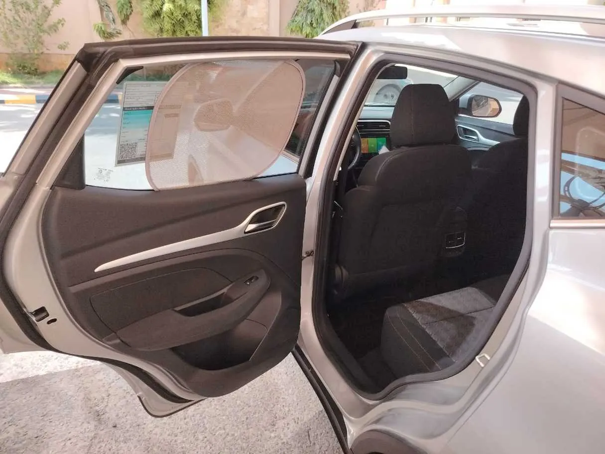 Car image 17