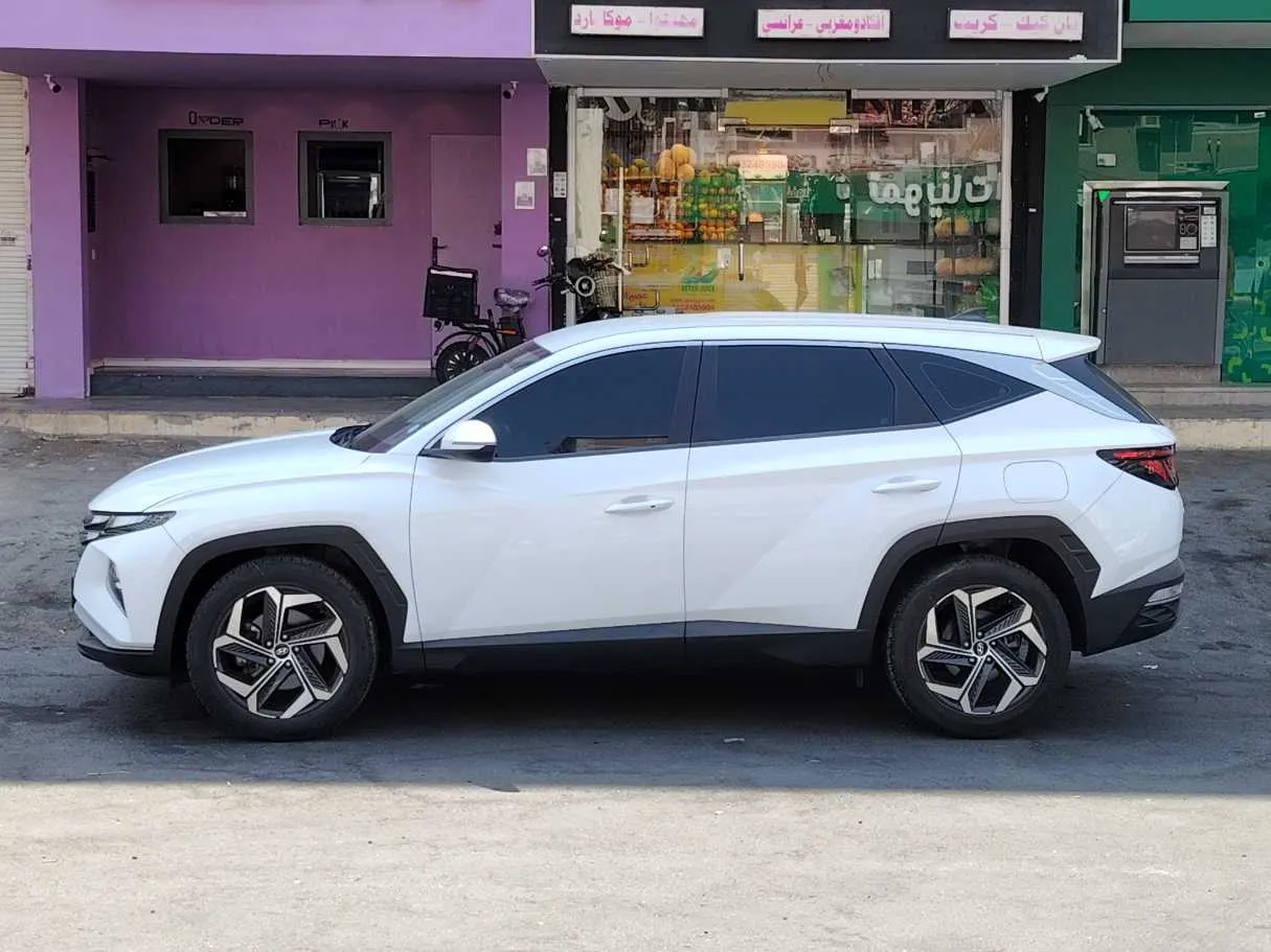 Car image 8