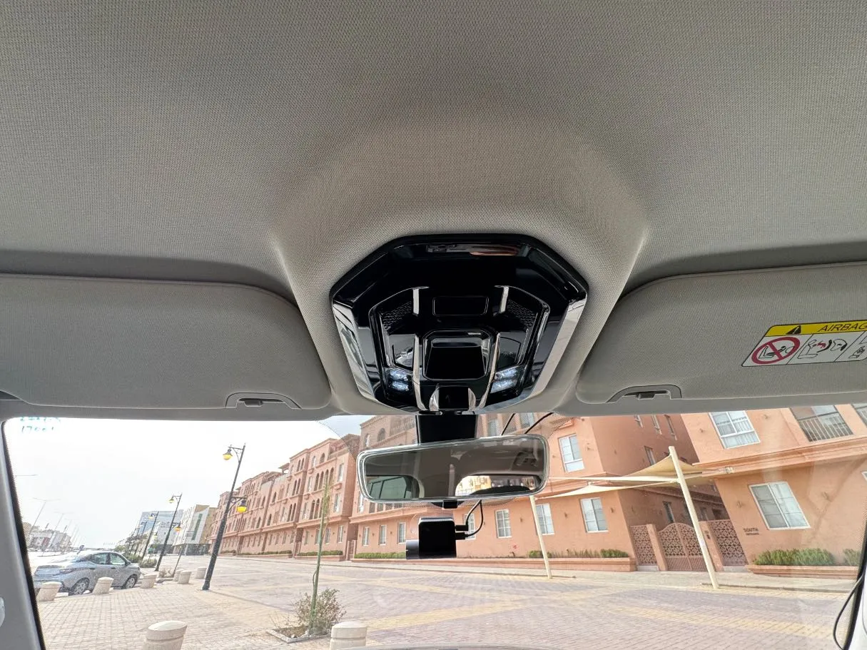 Car image 24