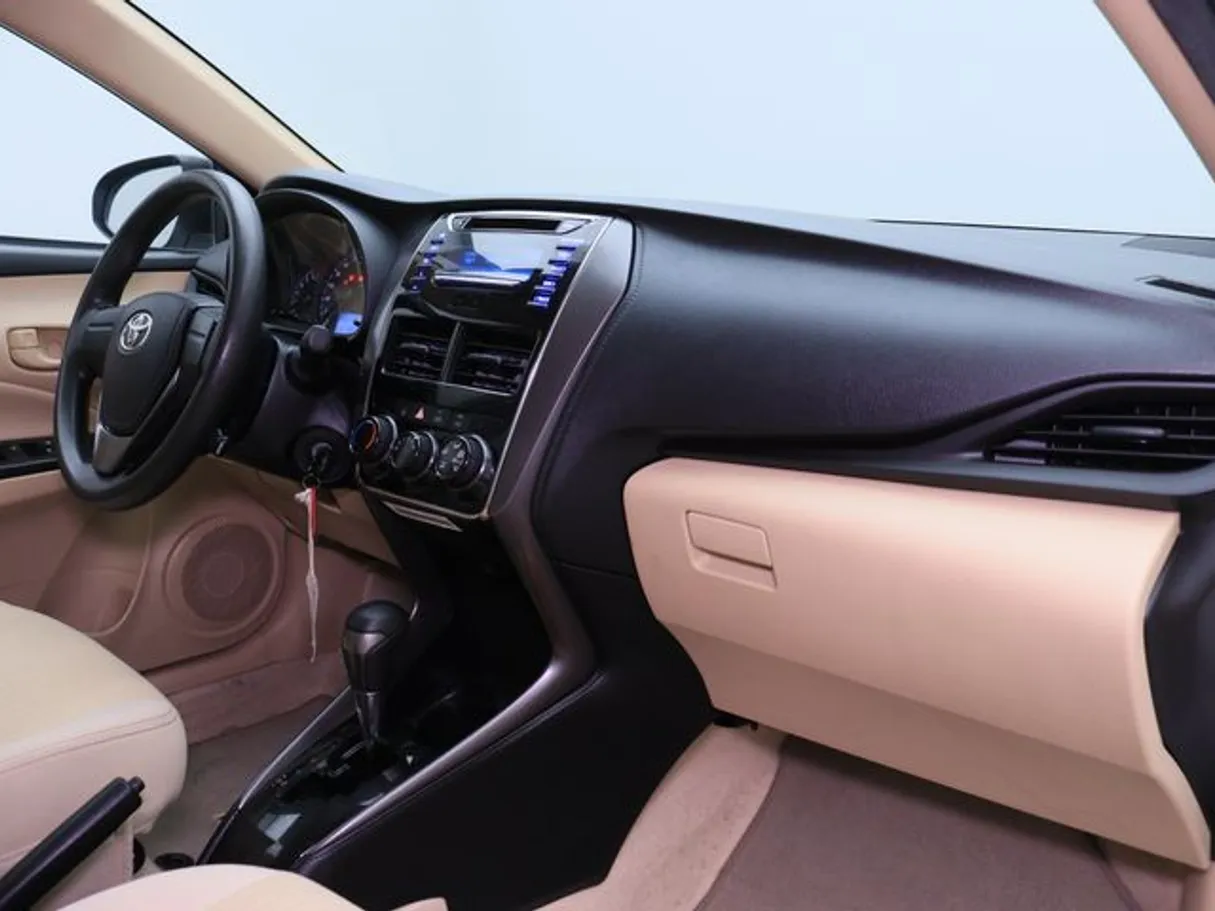 Car image 10