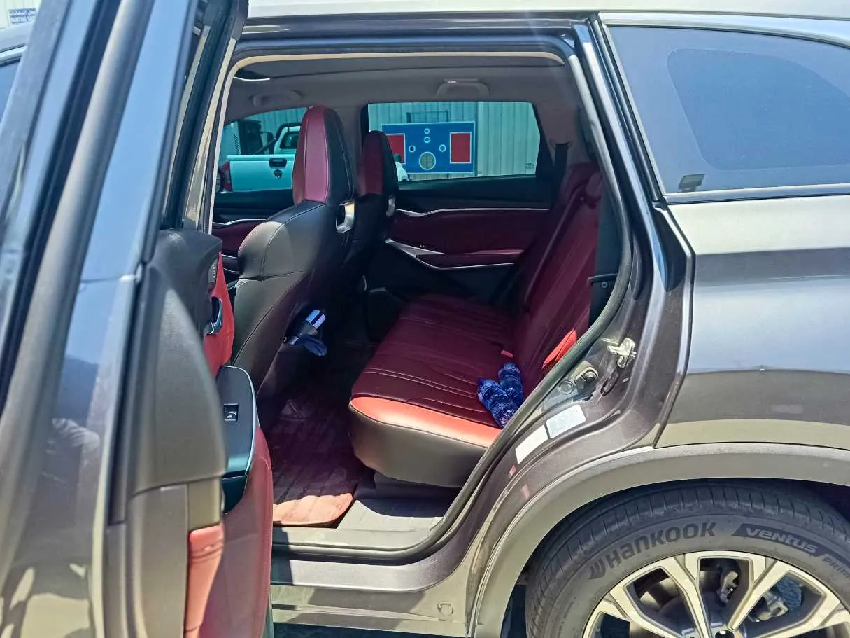 Car image 17