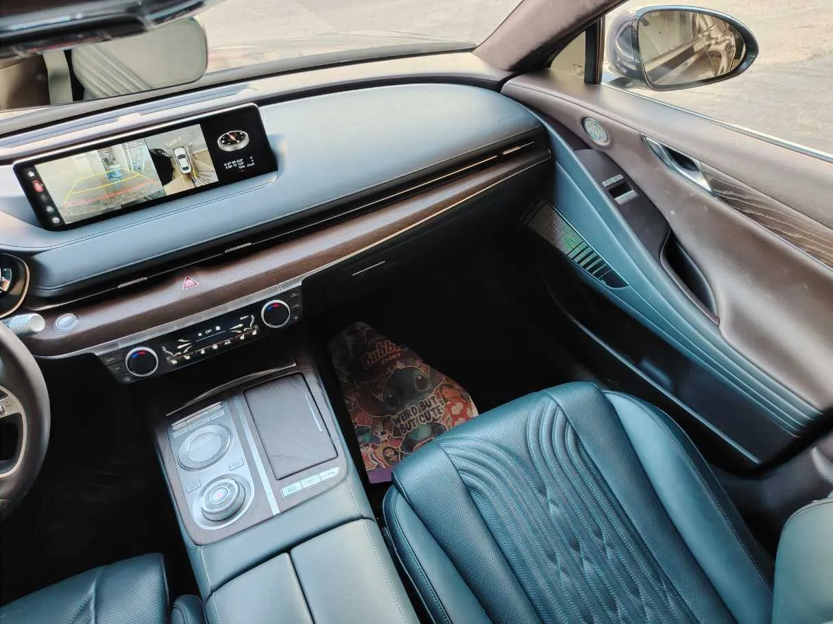 Car image 21