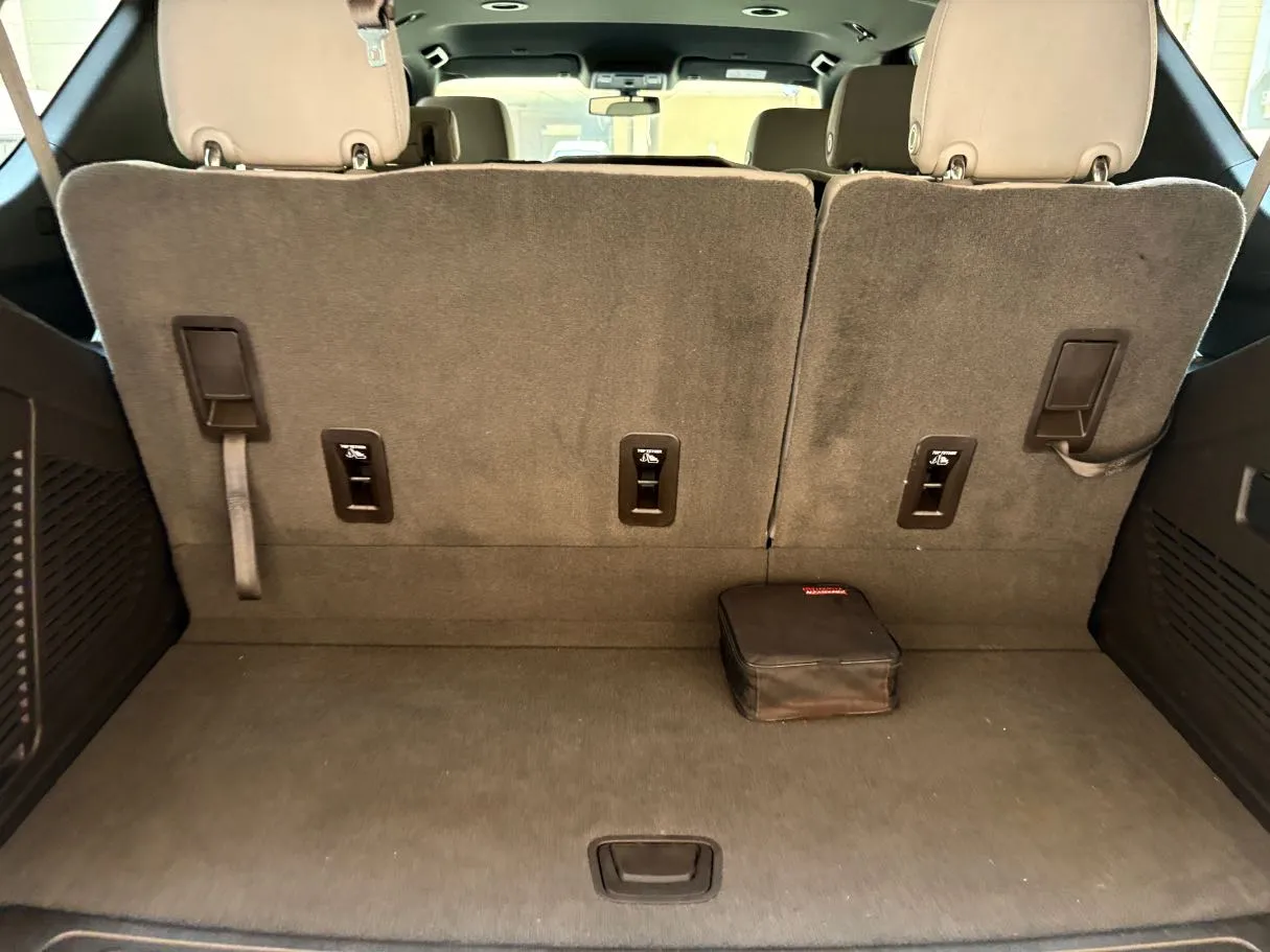 Car image 25