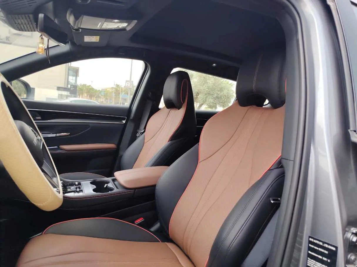 Car image 12