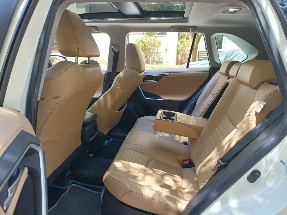 Car image 13