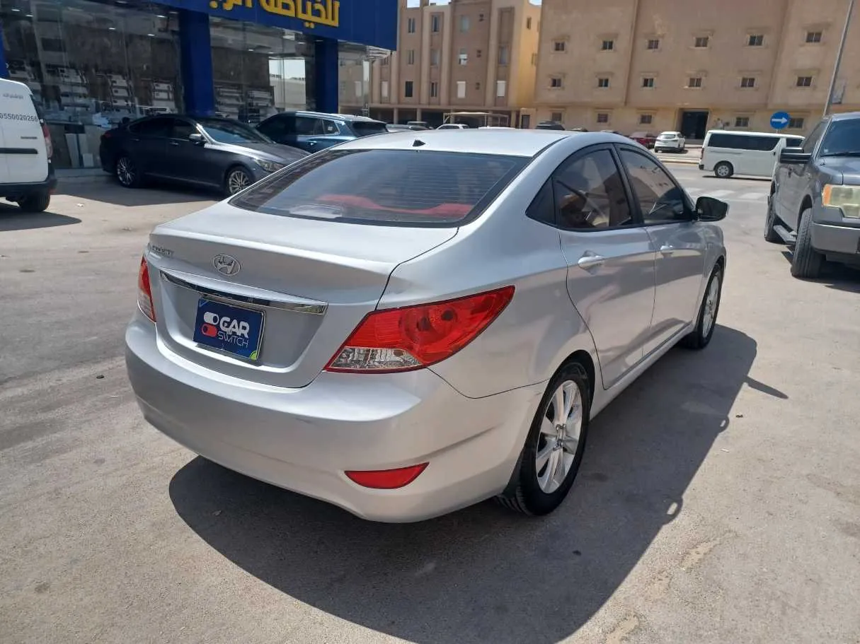 Car image 5
