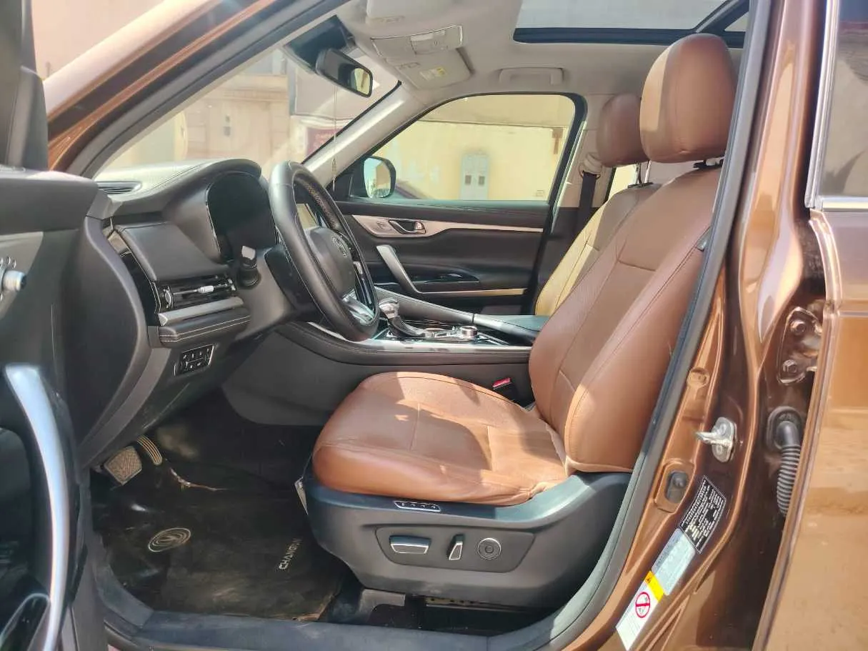 Car image 12
