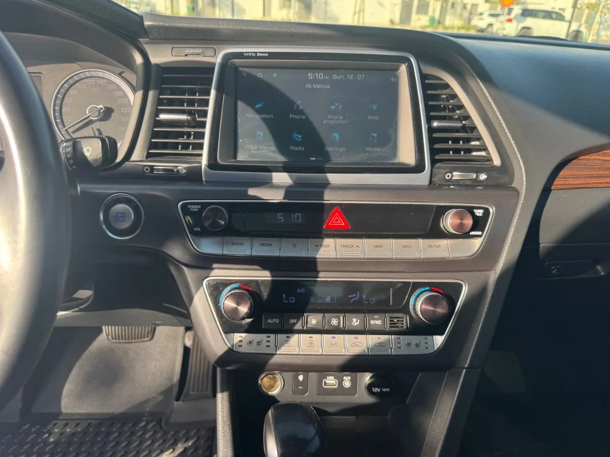 Car image 16