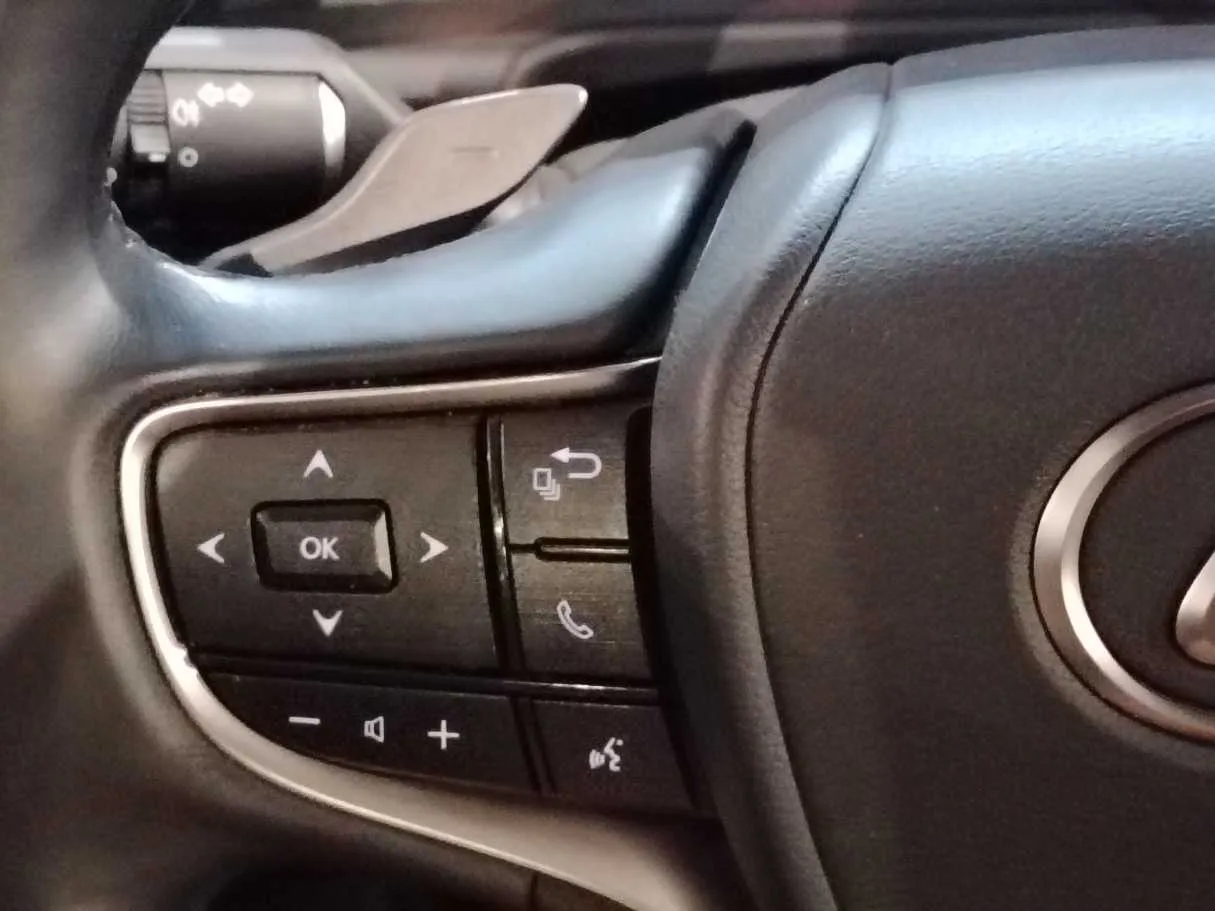 Car image 30