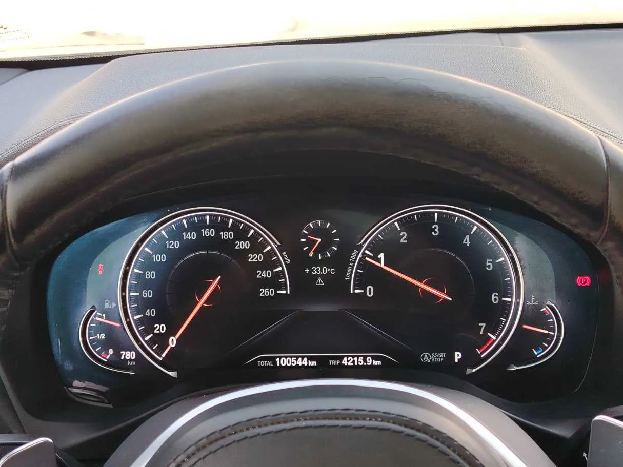 Car image 26