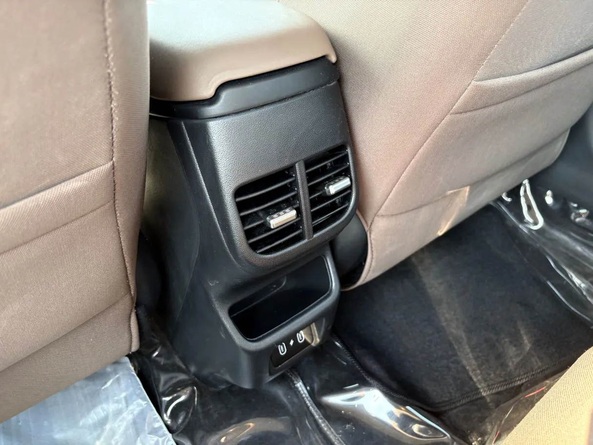 Car image 28
