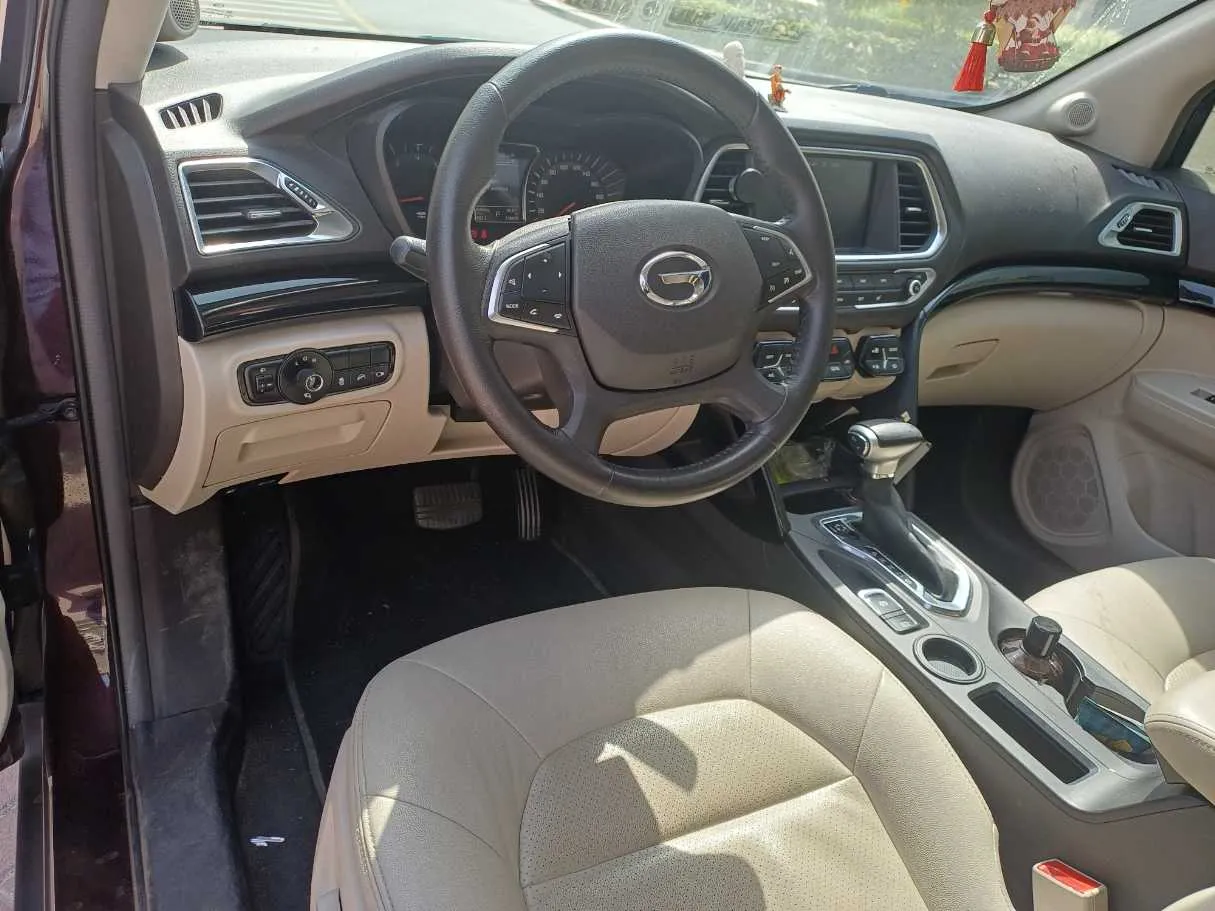 Car image 11
