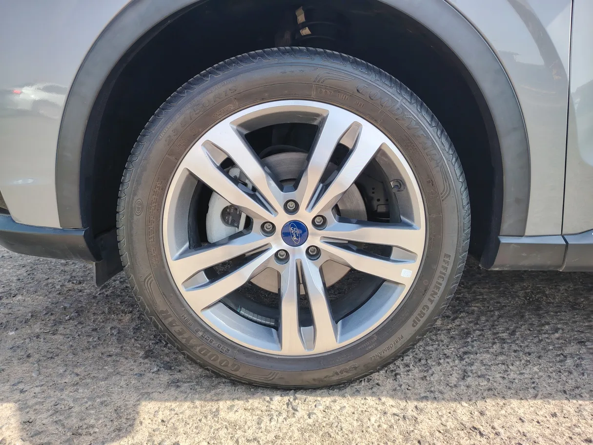 Car image 9