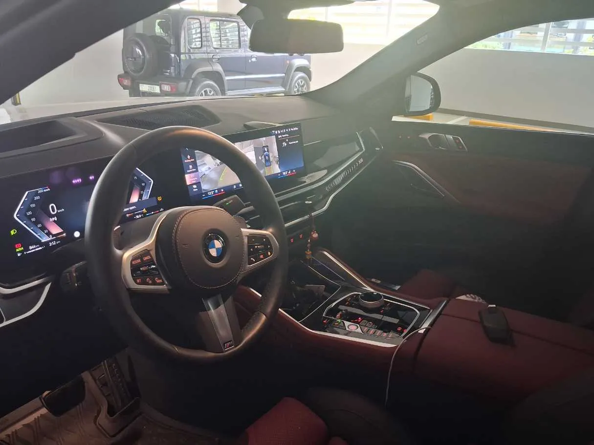 Car image 11
