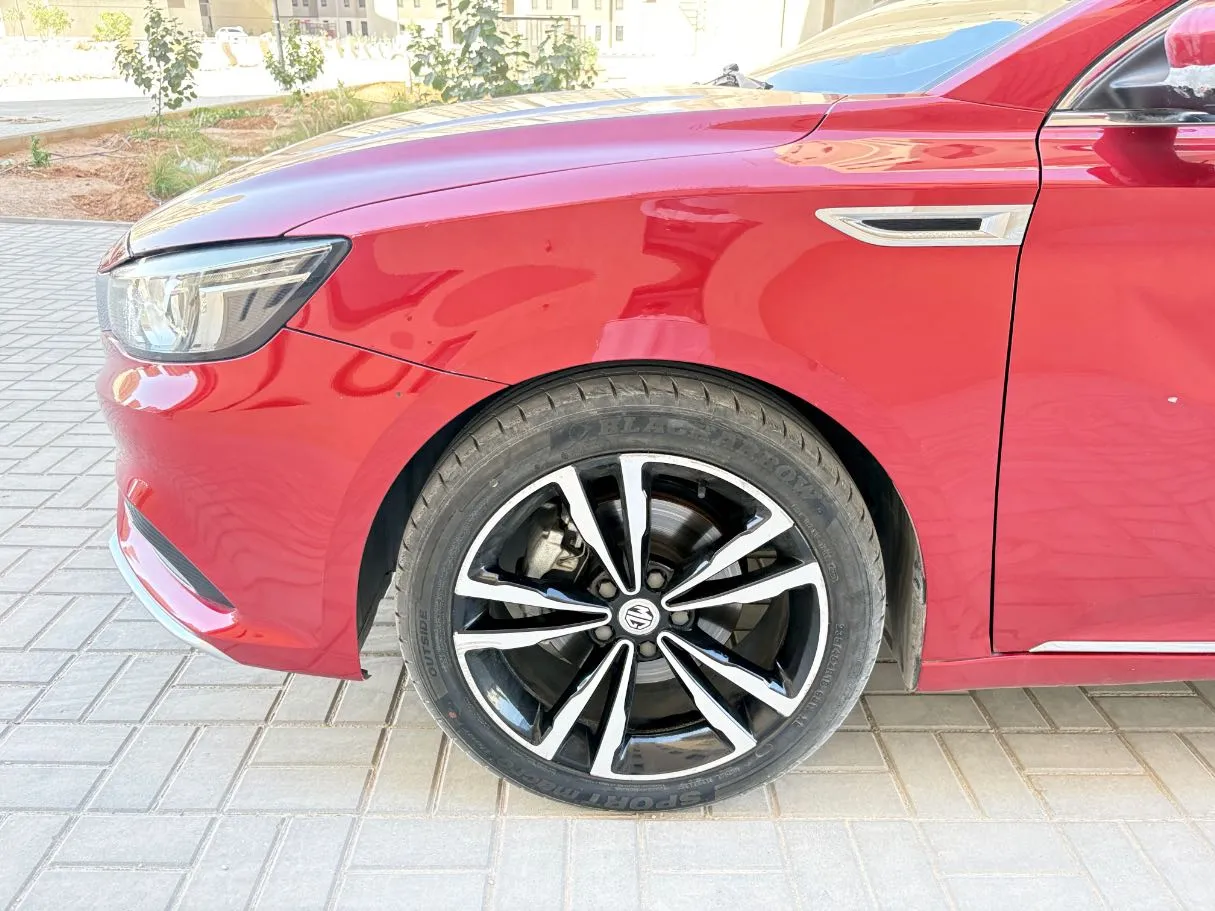 Car image 9
