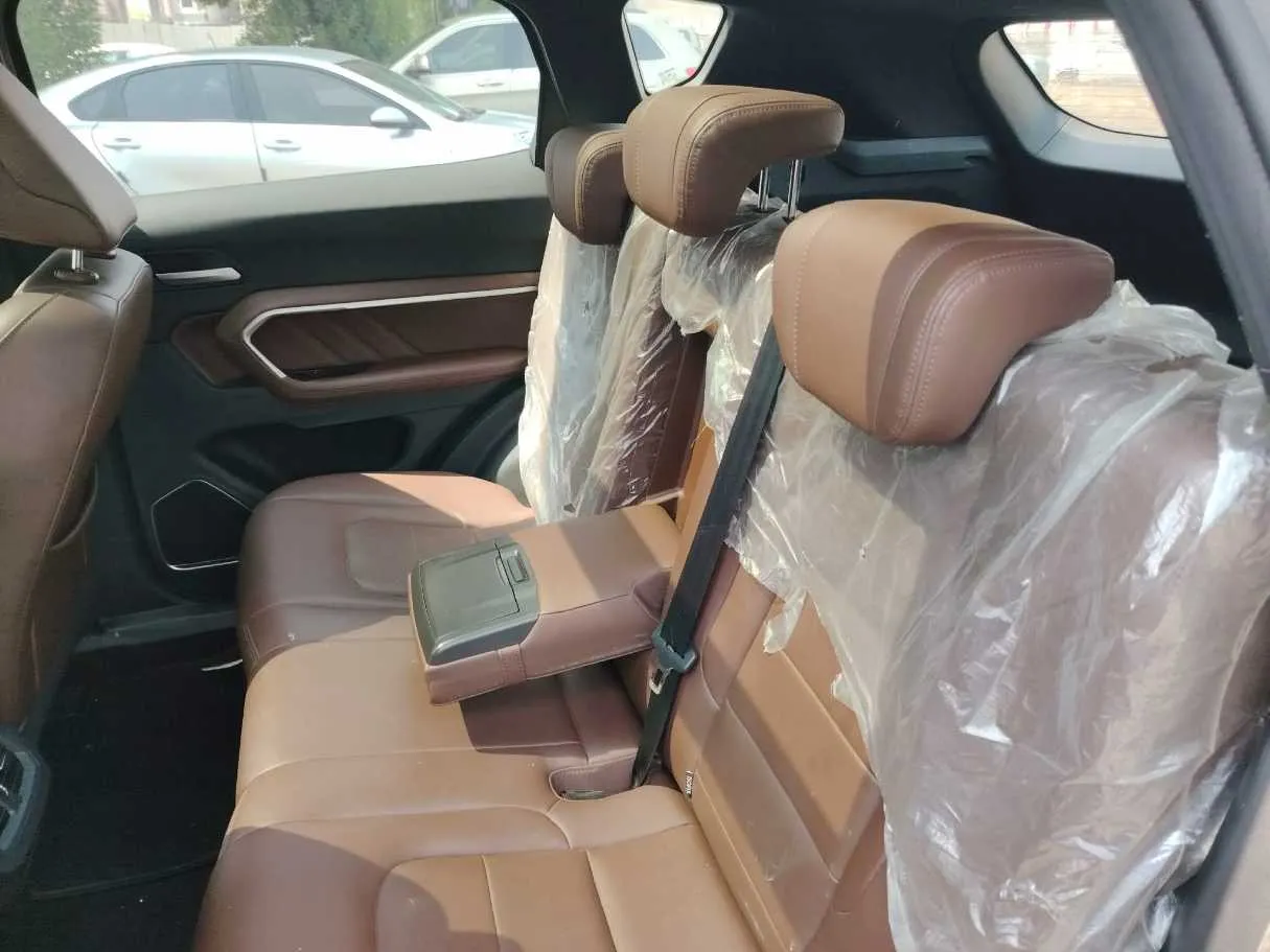 Car image 18
