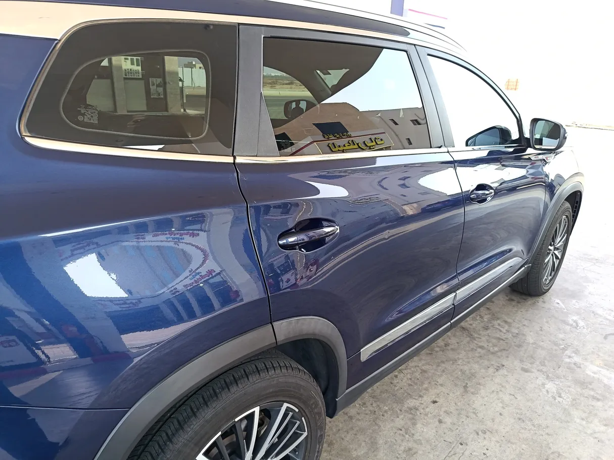 Car image 9