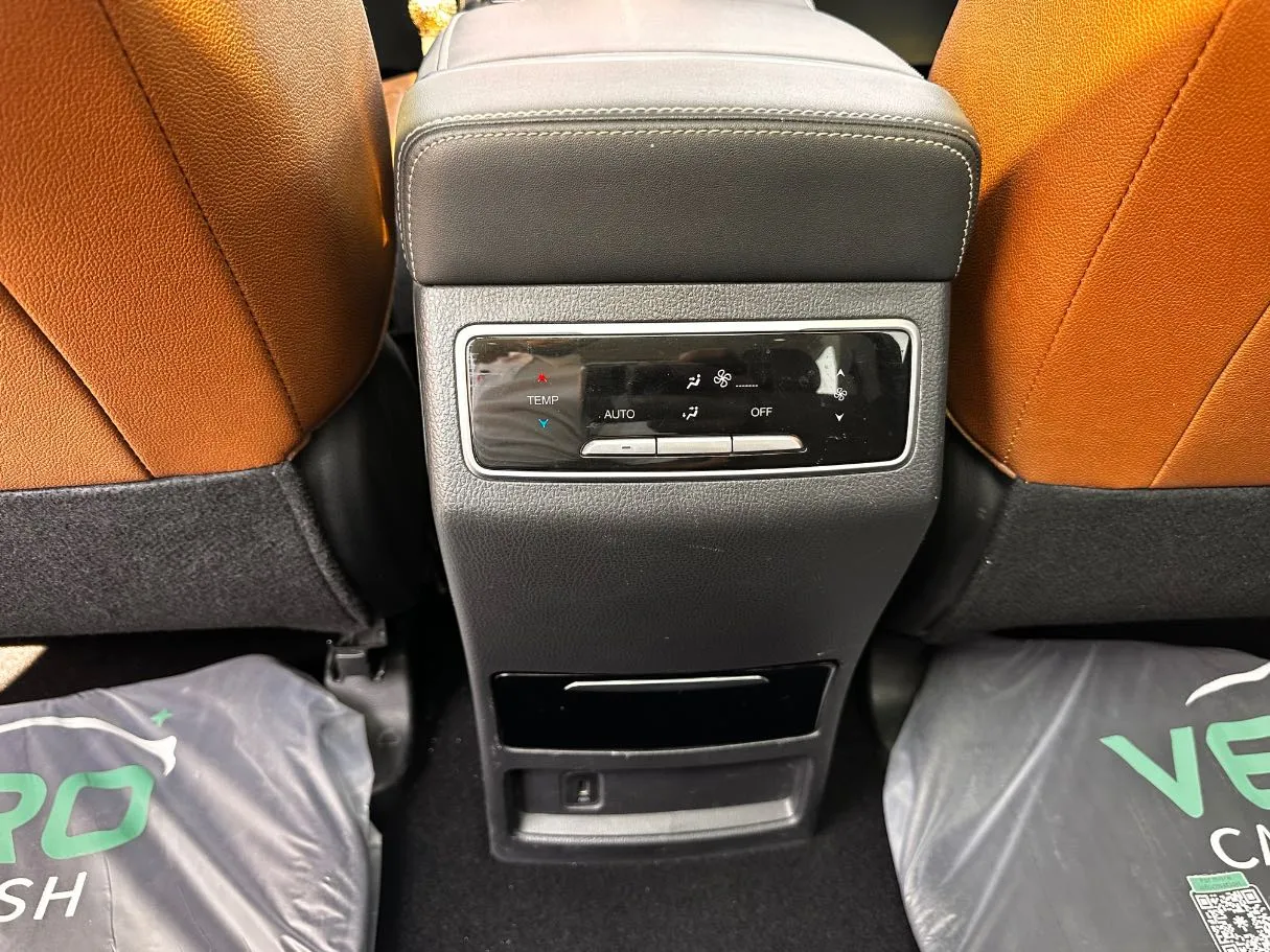 Car image 25