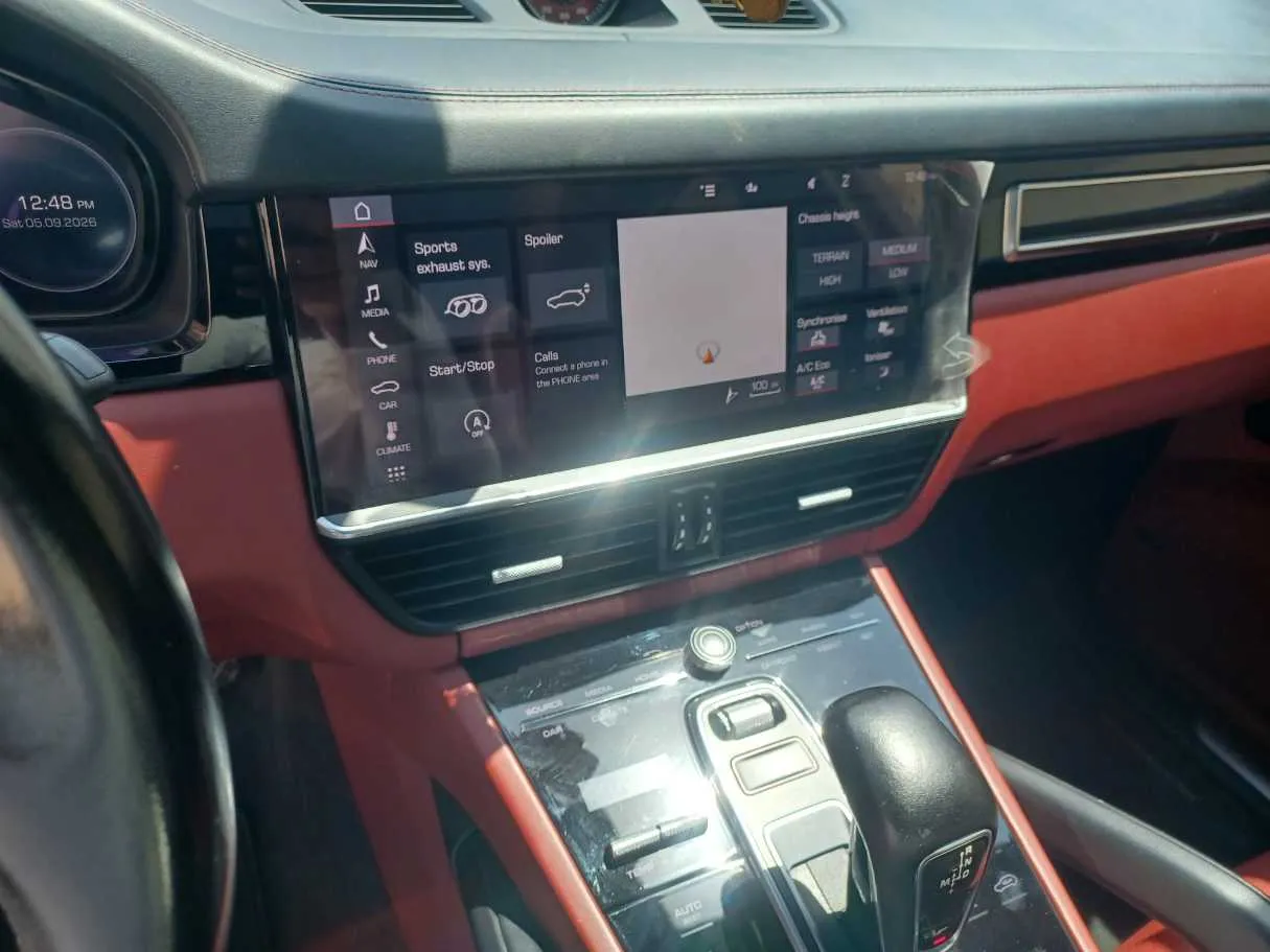 Car image 18