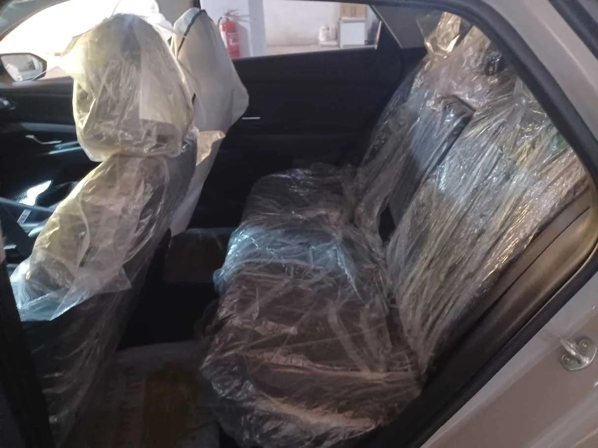 Car image 15