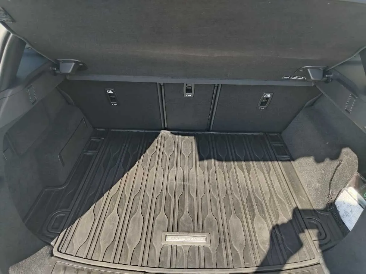 Car image 26