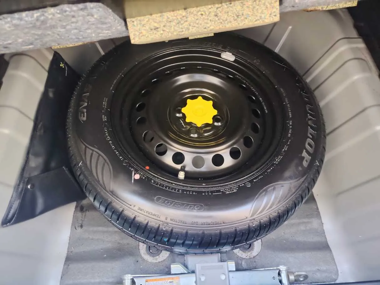 Car image 28