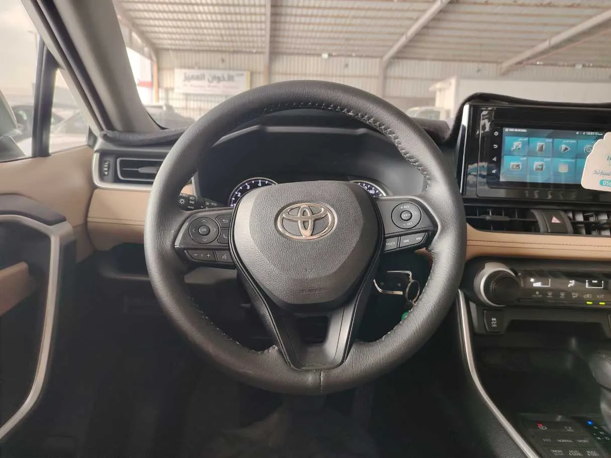 Car image 18