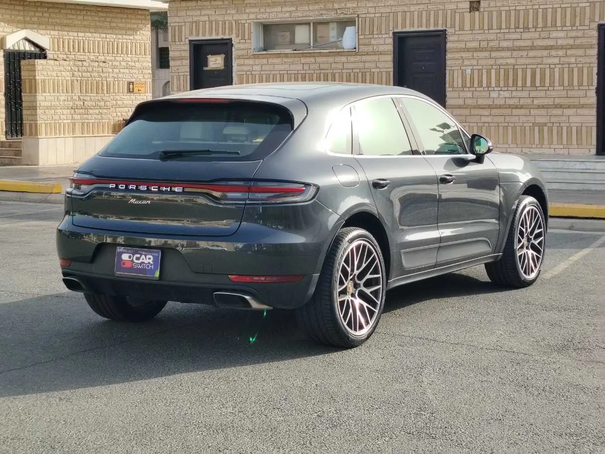Car image 5