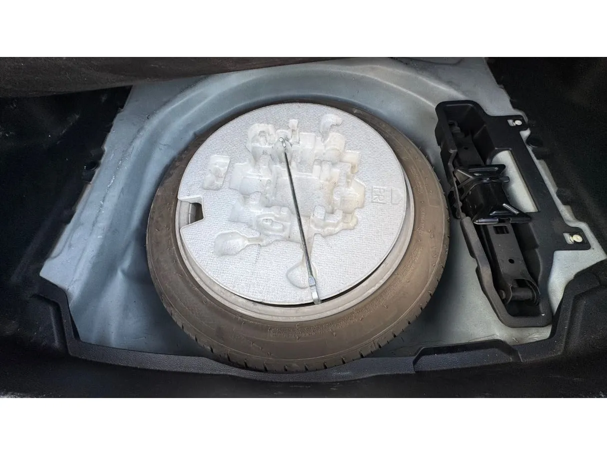 Car image 24