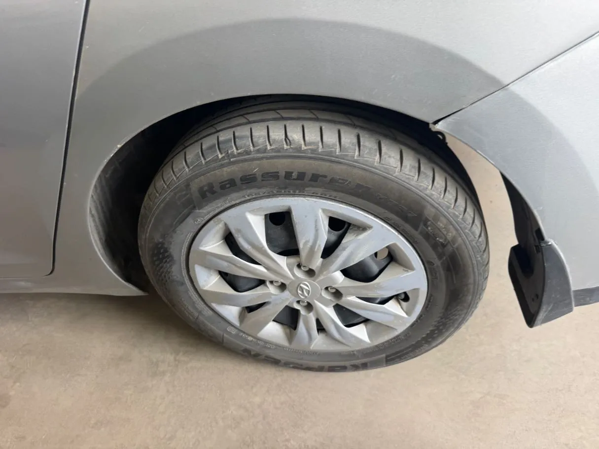 Car image 7