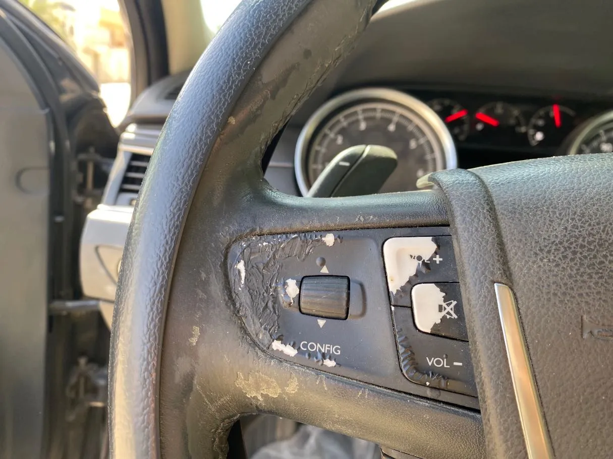 Car image 26