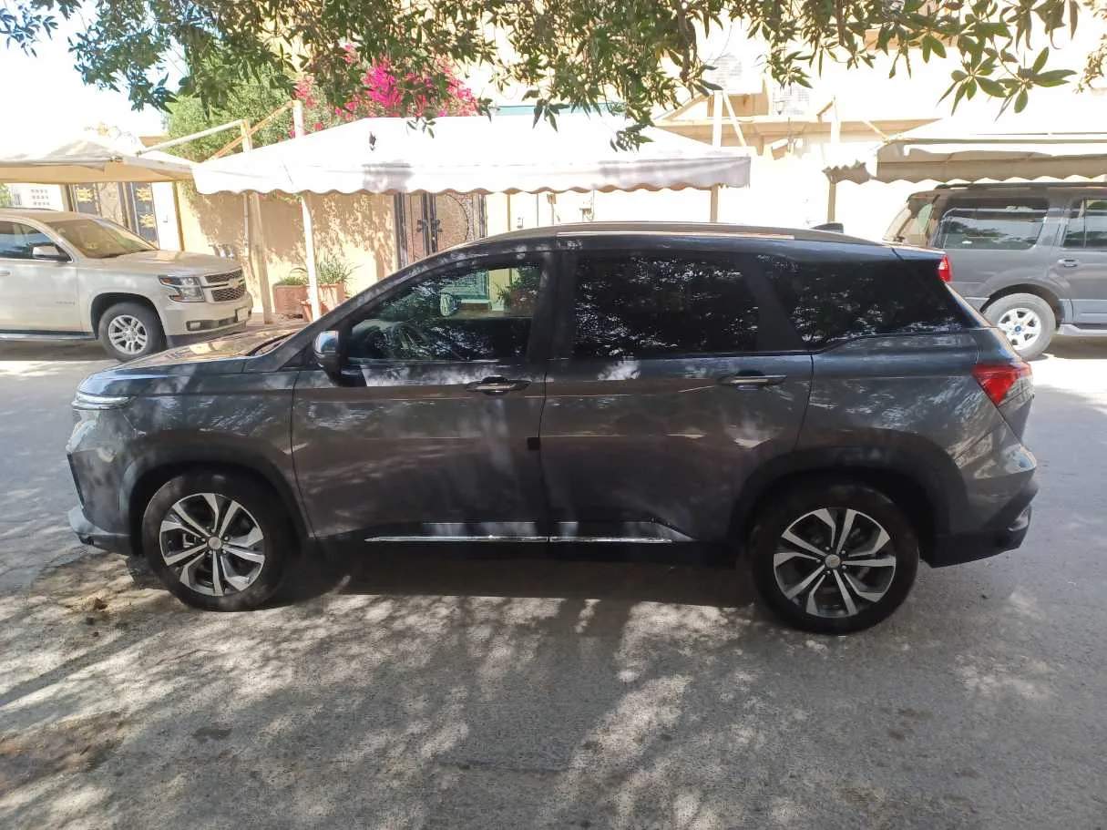 Car image 8