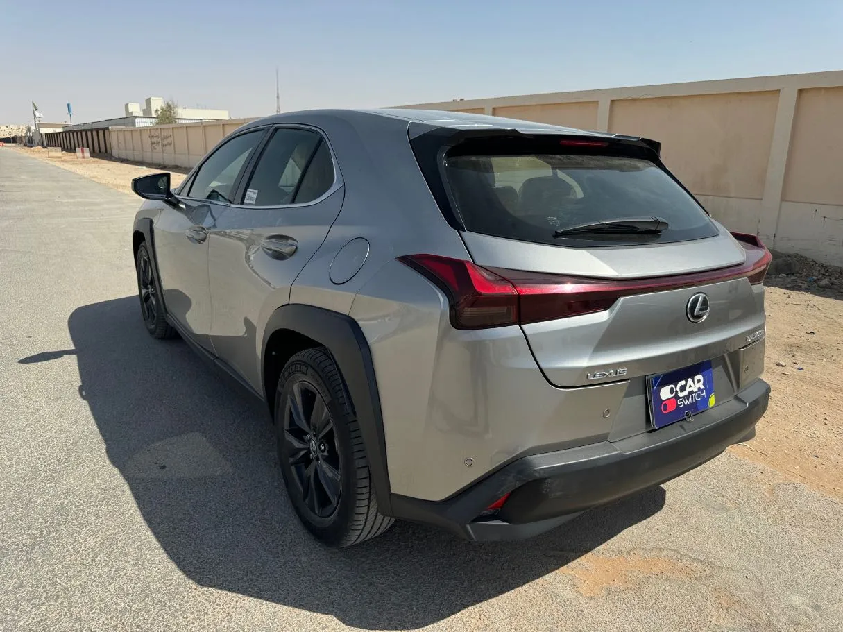Car image 7