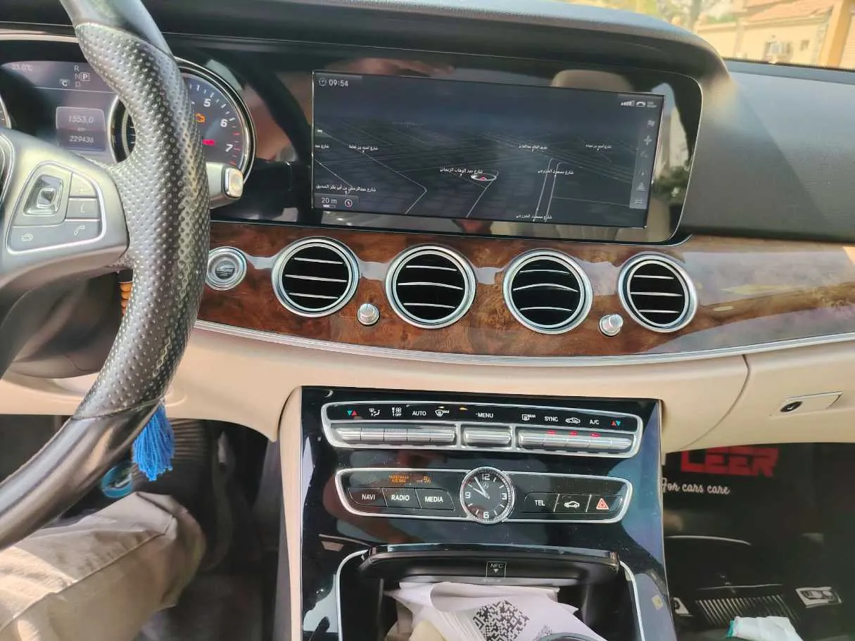 Car image 27