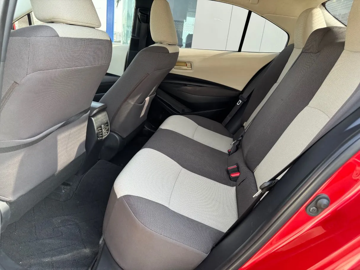 Car image 14
