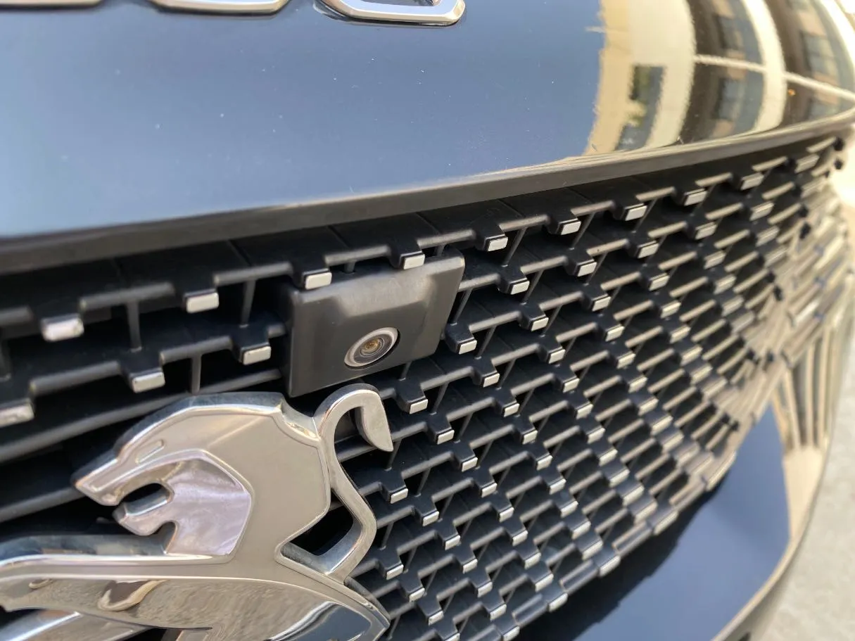 Car image 26
